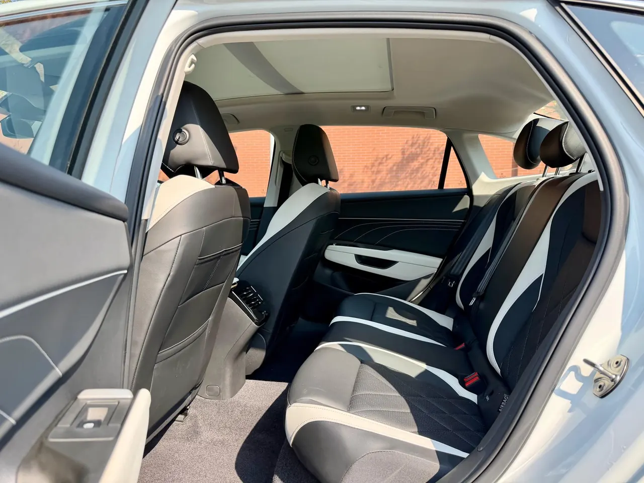 Volkswagen 2026 Sagittarius L 1.5TSI 300TSI Luxury Automatic 6