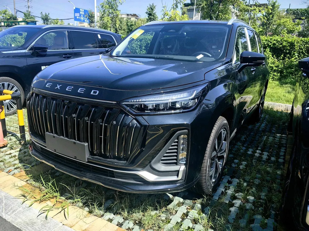 Xingtu 2026 Lanyue 2.0T 400T Two-wheel Drive Xingyao Edition 6-seat Automatic Gear - View 1