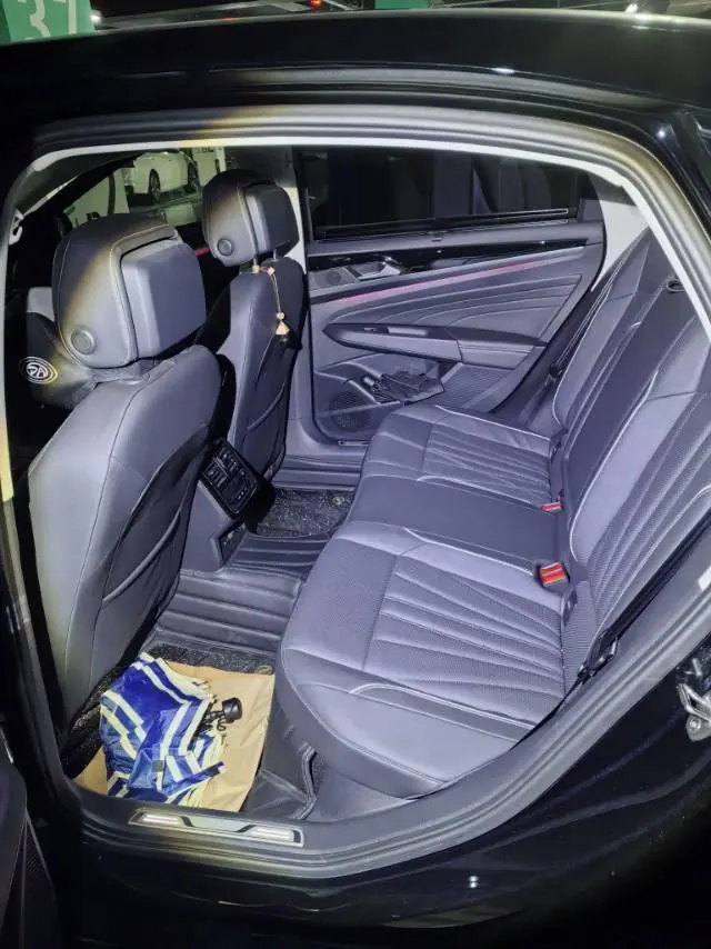 Volkswagen 2024 Passat 2.0TSI 380TSI Deluxe Edition Automatic 4
