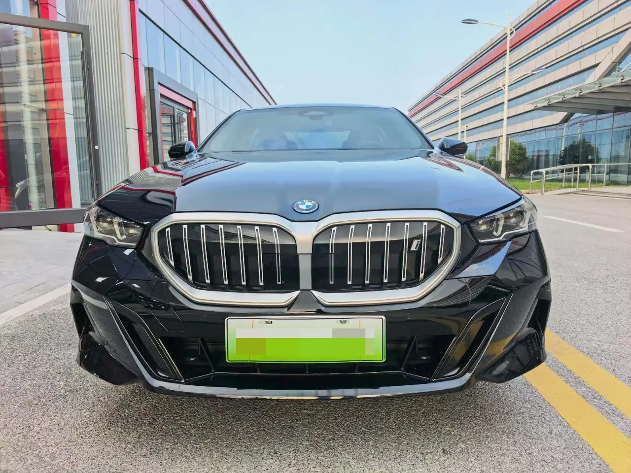 BMW 2025 i5 eDrive 35L M sports suit automatic gear 2