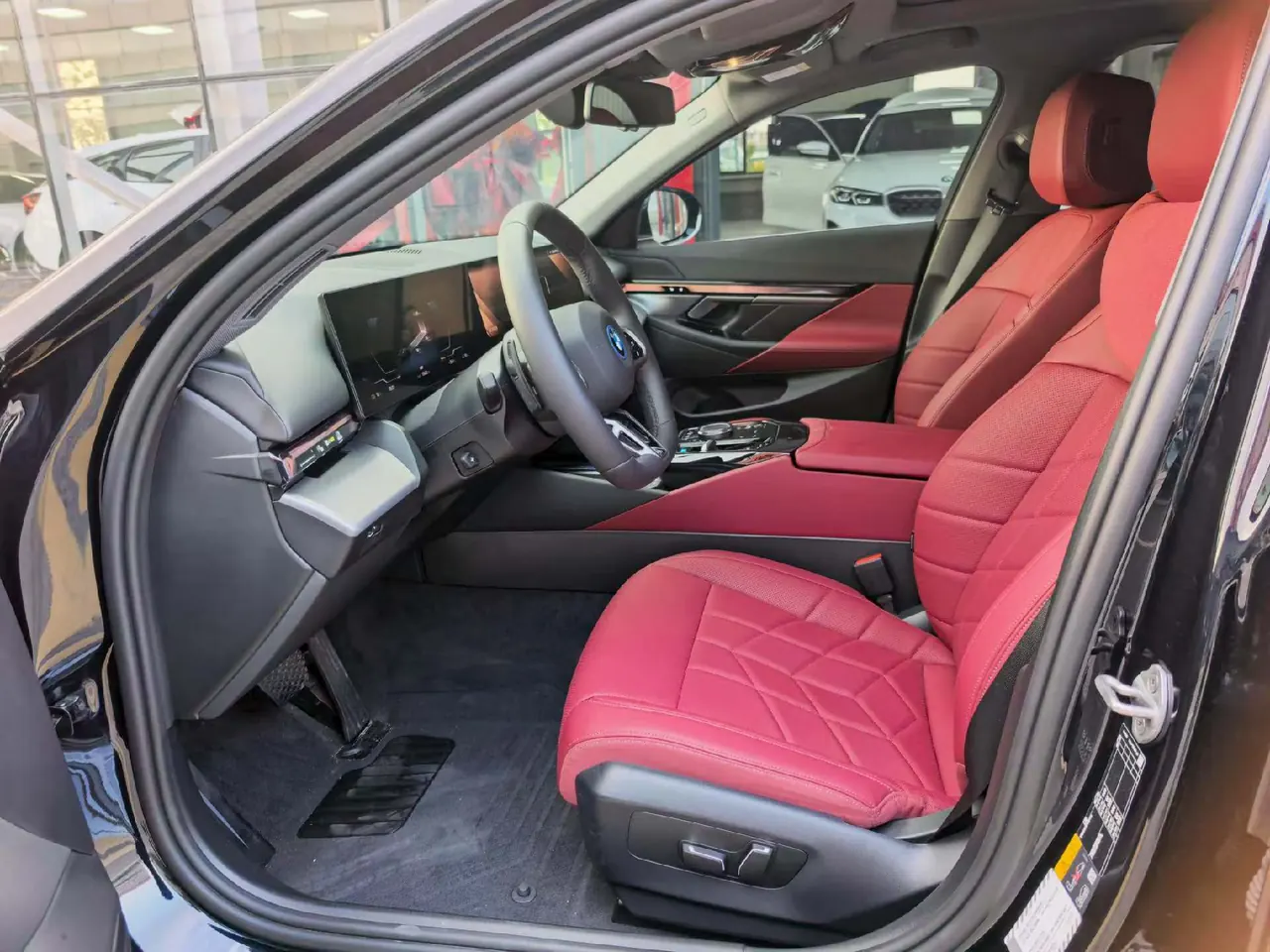 BMW 2025 i5 eDrive 35L M sports suit automatic gear 4