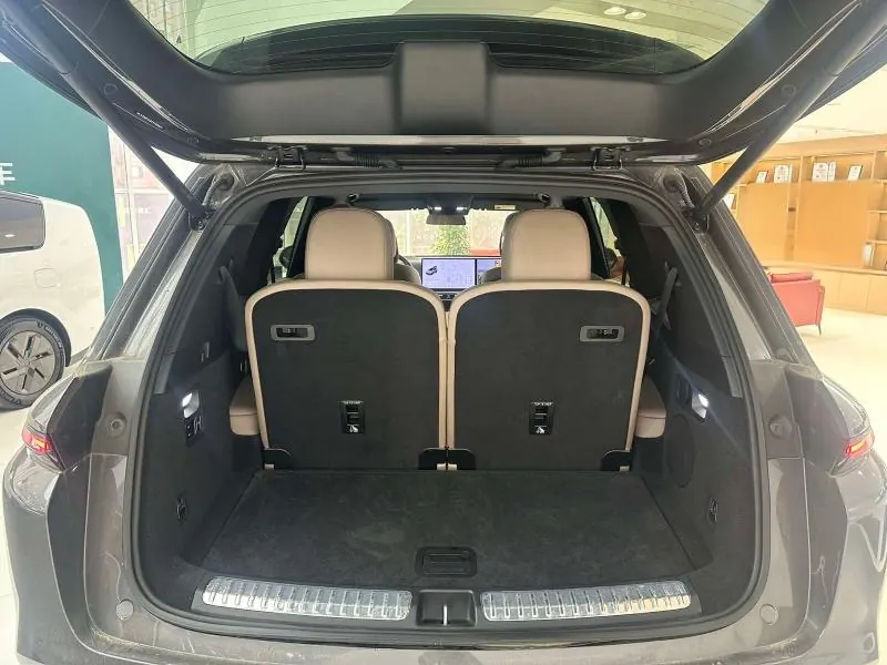 Li 2025 L8 Ultra Smart New Edition Automatic Gear 12