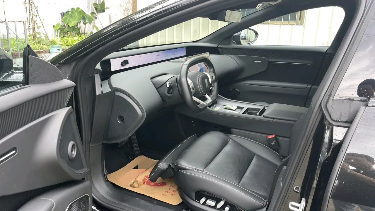 Avatr 2025 Avatr 12 Ultra Pure Electric Edition Four-wheel Drive Automatic 12