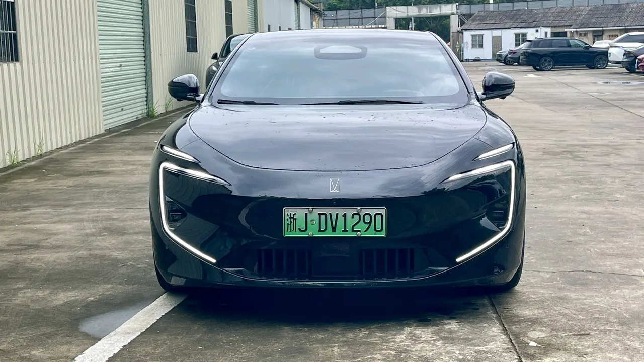 Avatr 2025 Avatr 12 Ultra Pure Electric Edition Four-wheel Drive Automatic 2