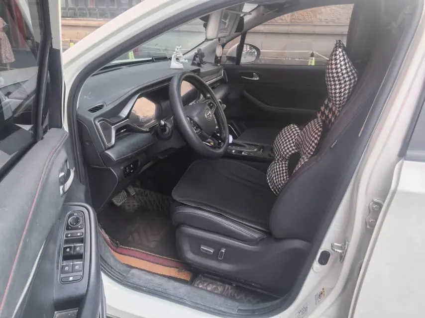 Volkswagen 2025 Golf 8 PRO 1.5TSI 300TSI Automatic - View 1