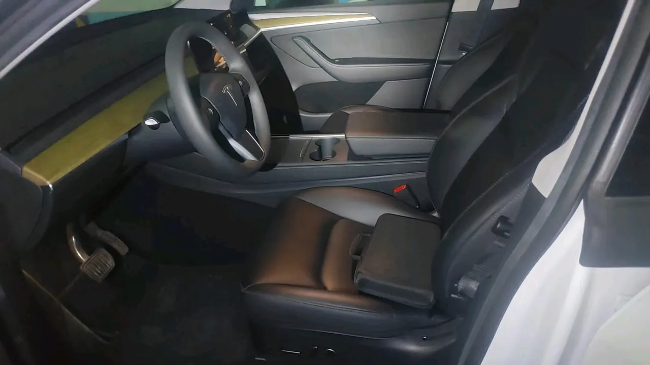 Tesla 2022 Model Y rear-wheel drive version (facelift) automatic gear 3