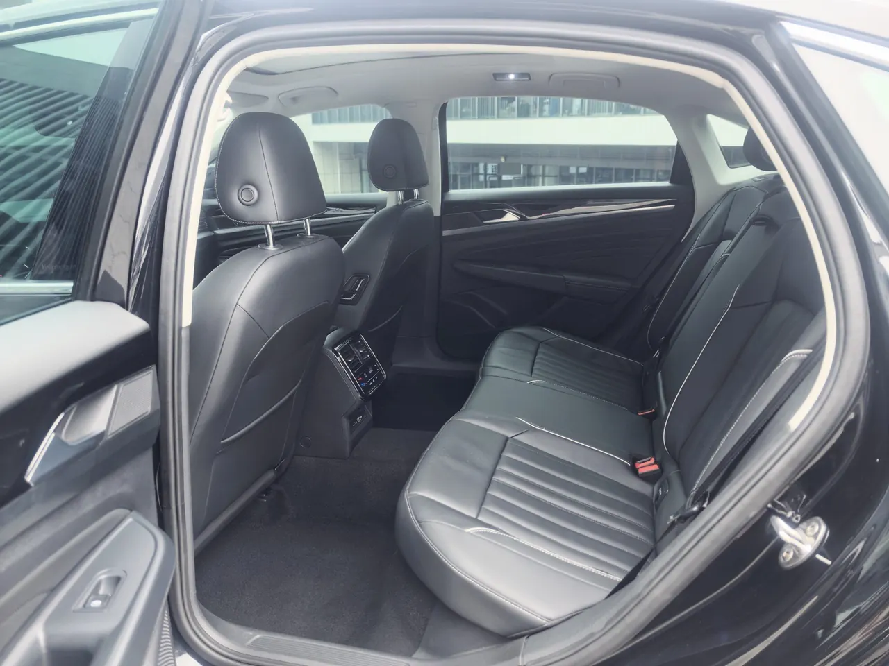 Volkswagen 2023 Passat 2.0TSI 330TSI Star Elite Edition (Modified) Automatic Gear 6