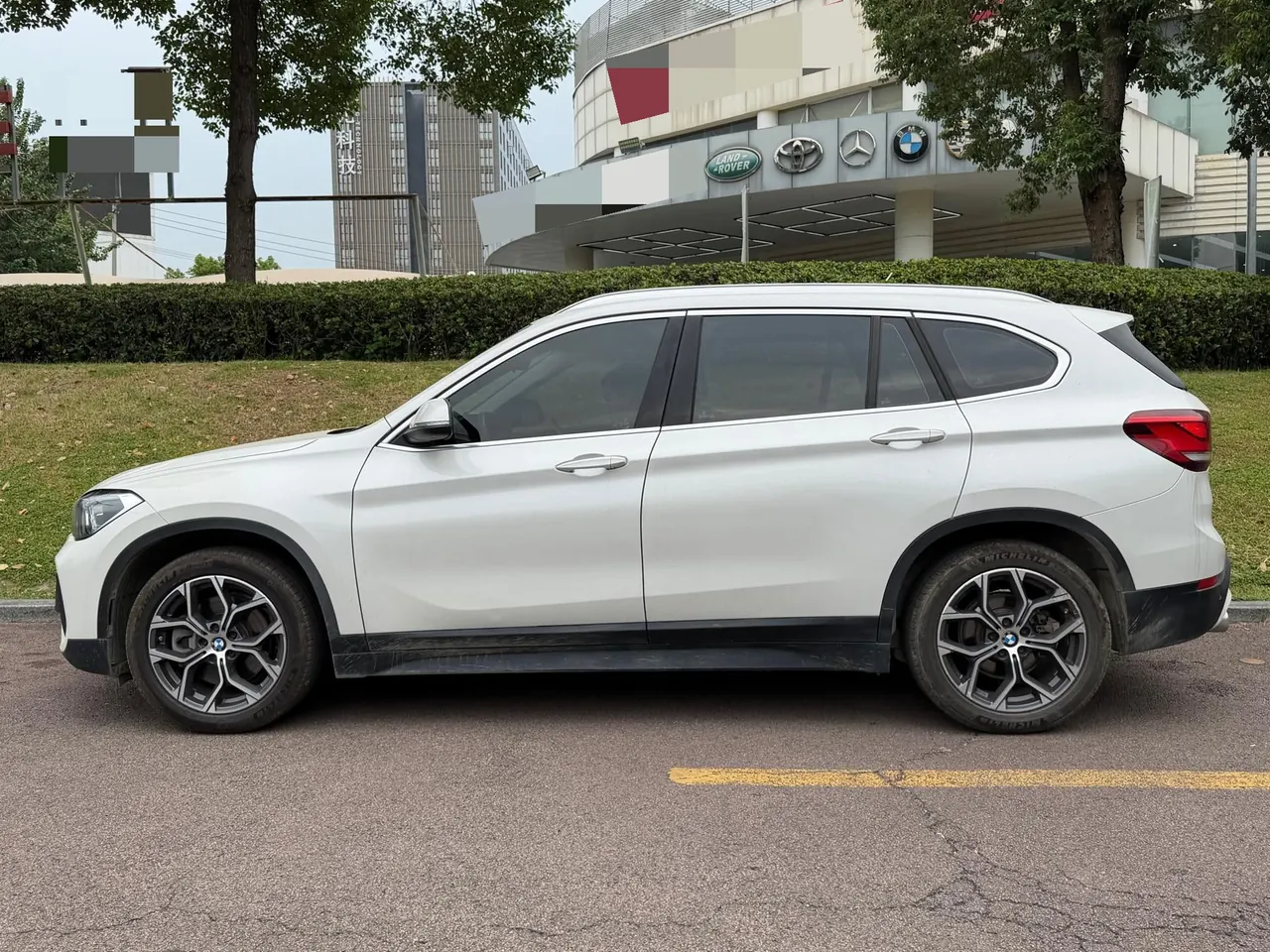 BMW 2021 X1 sDrive25Li 2.0T Leading Automatic Gear 2