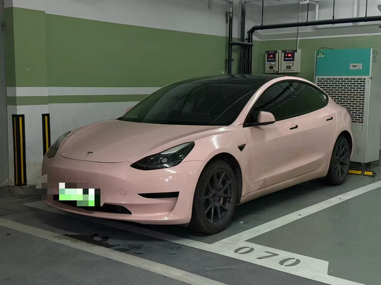 Tesla 2022 Model 3 rear-wheel drive version of automatic transmission - View 1