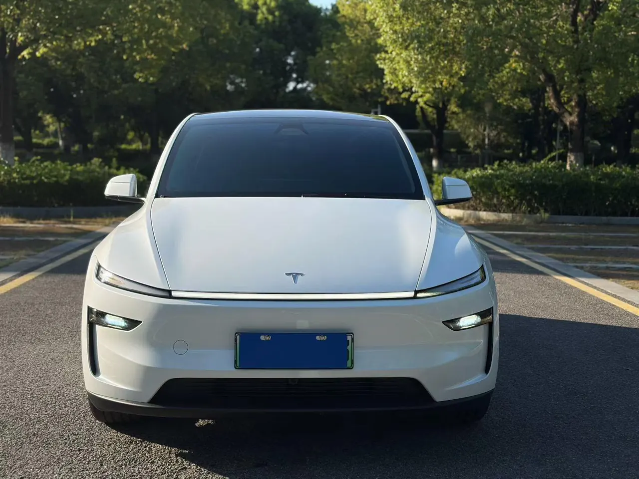 Tesla 2026 Model Y Rear-Wheel-Drive Automatic 2