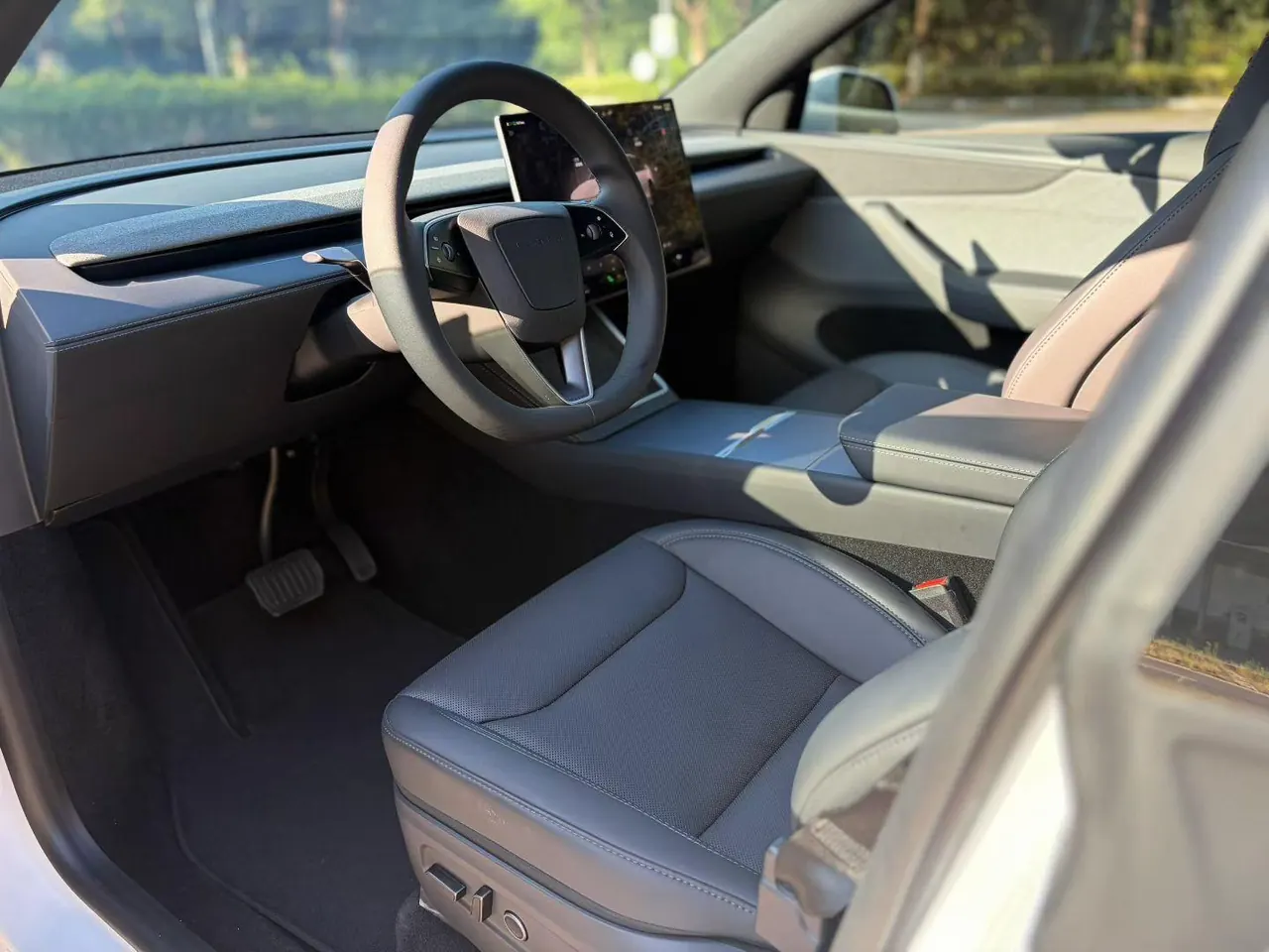Tesla 2026 Model Y Rear-Wheel-Drive Automatic 3