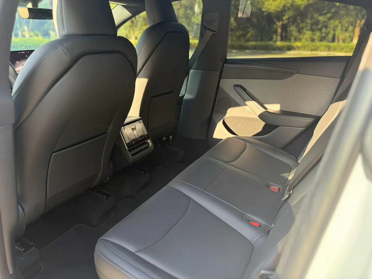 Tesla 2026 Model Y Rear-Wheel-Drive Automatic 7