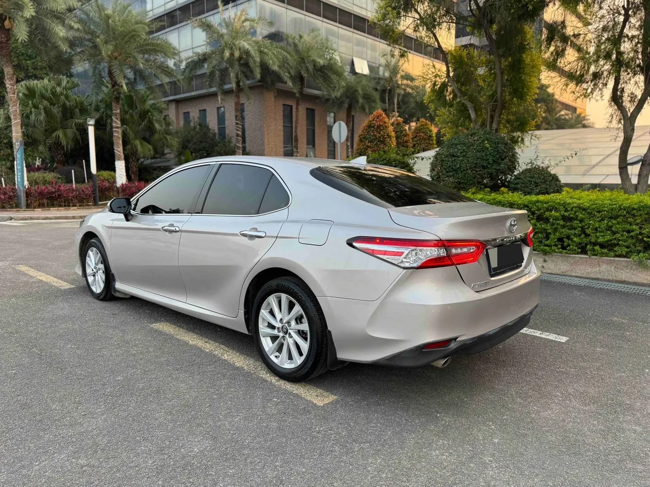Toyota 2021 Camry 2.0G Stepless Deluxe Edition Automatic Gear 9