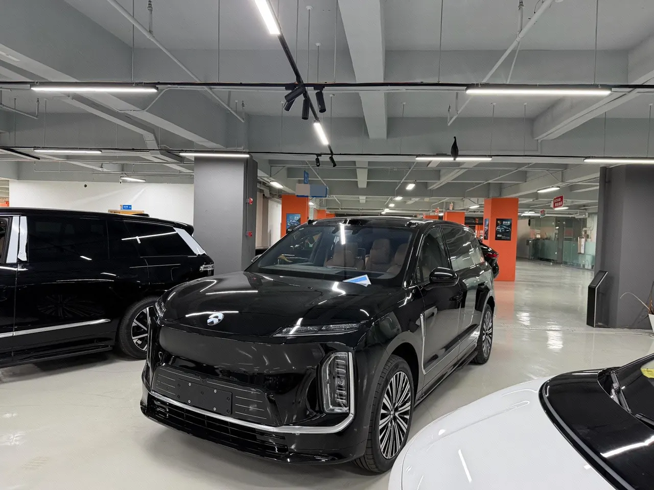 NIO 2026 ES 9 102kWh Executive Island Deluxe Automatic Gear - View 1