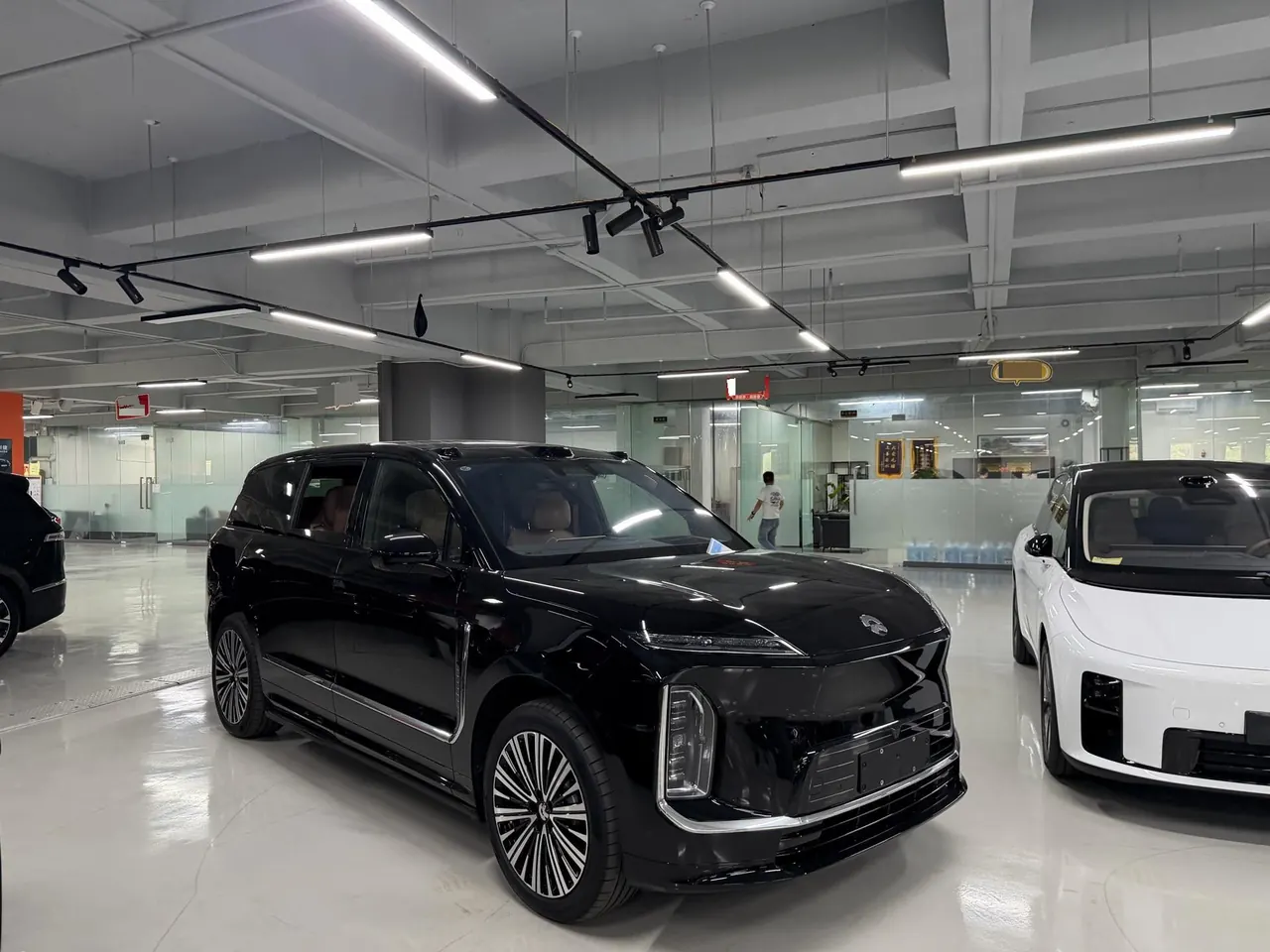 NIO 2026 ES 9 102kWh Executive Island Deluxe Automatic Gear 3