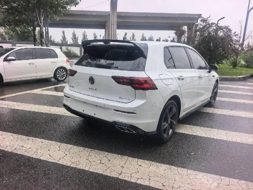 Volkswagen 2021 Golf 8 R-Line 1.4TSI 280TSI Automatic 5