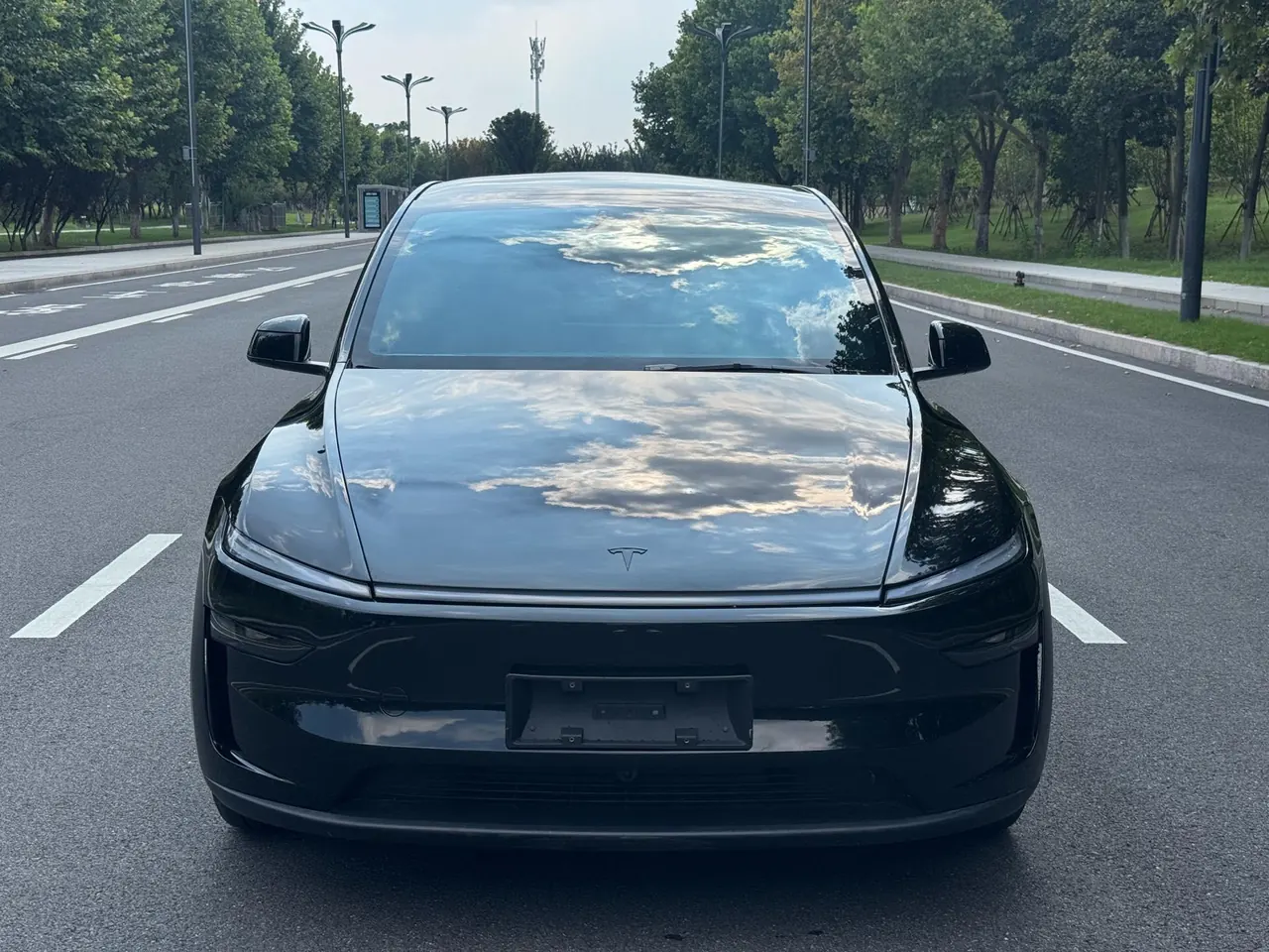 Tesla 2026 Model Y Rear-Wheel-Drive Automatic 2