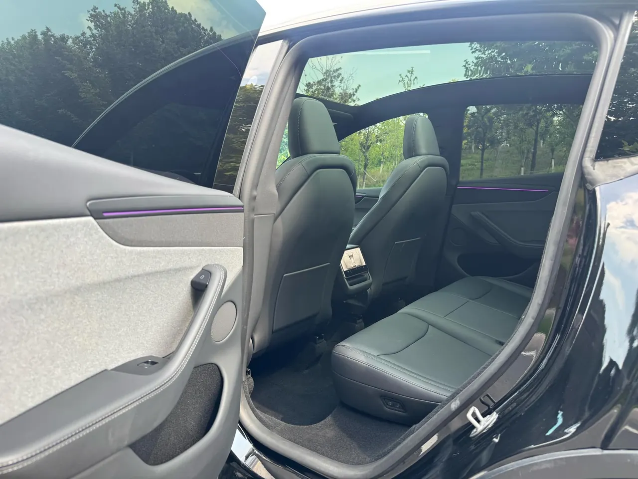 Tesla 2026 Model Y Rear-Wheel-Drive Automatic 4