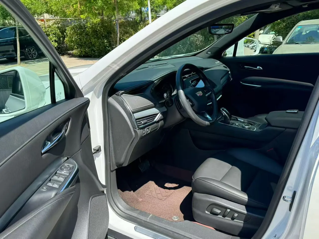 Cadillac 2020 XT4 2.0T 28T Two-Drive Leading Automatic Gear 4