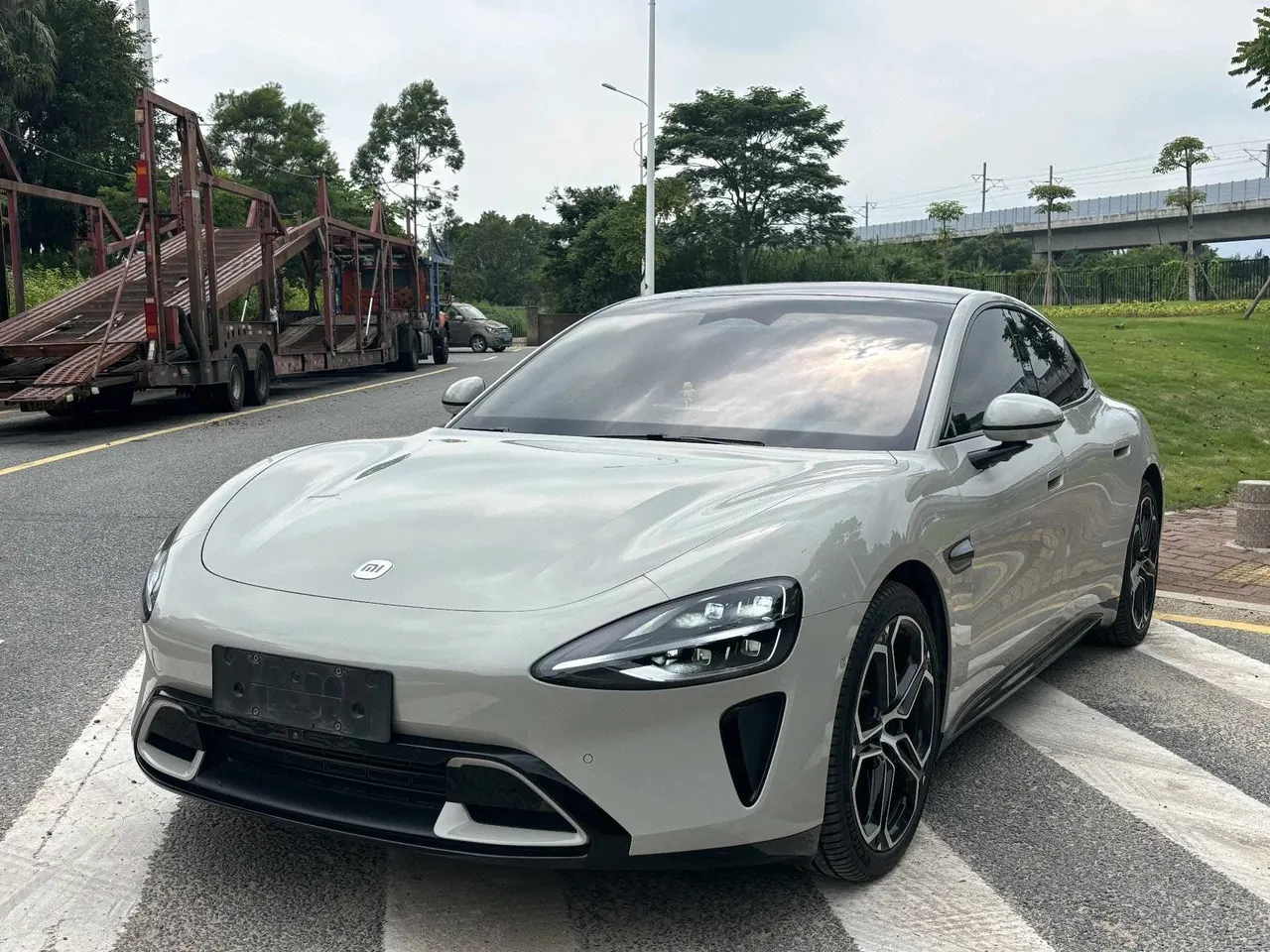 MI 2024 SU 7 700km Rear Drive Long Endurance Smart Driving Edition Automatic Gear - View 1