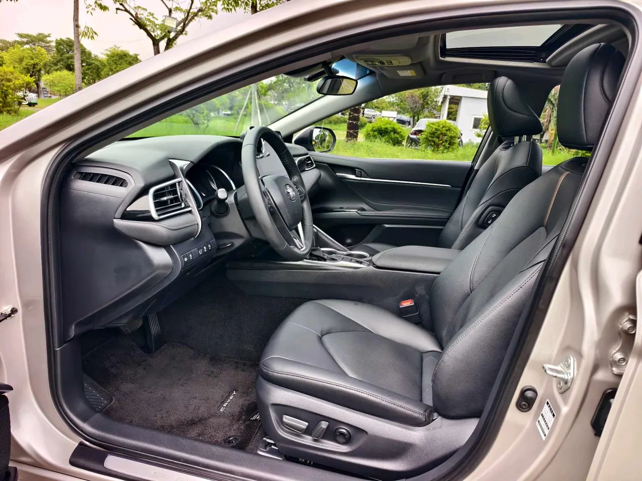 Toyota 2021 Camry 2.0G Stepless Deluxe Edition Automatic Gear 4