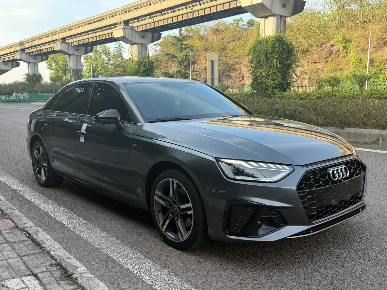 Audi 2022 A4L 2.0TFSI 40TFSI Deluxe Dynamic Automatic - View 1