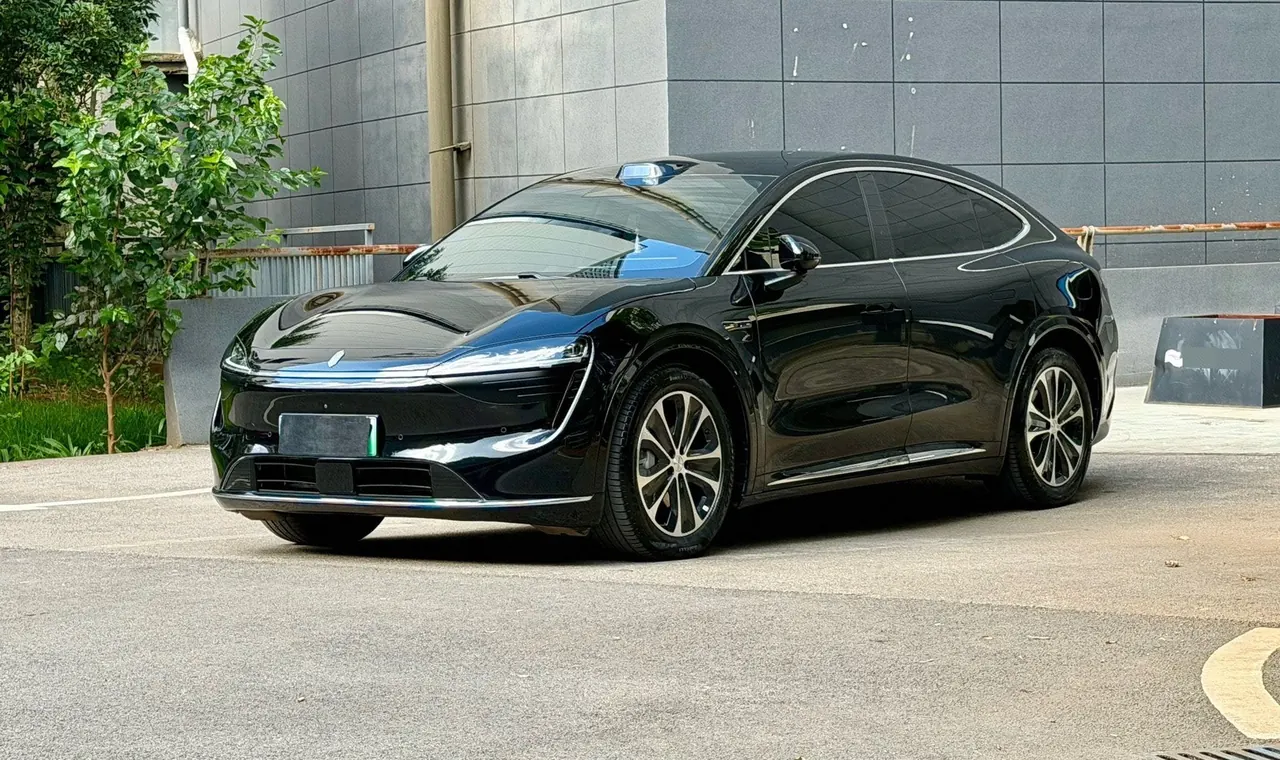 Intellectual 2025 R 7 251km Max Automatic Gear - View 1
