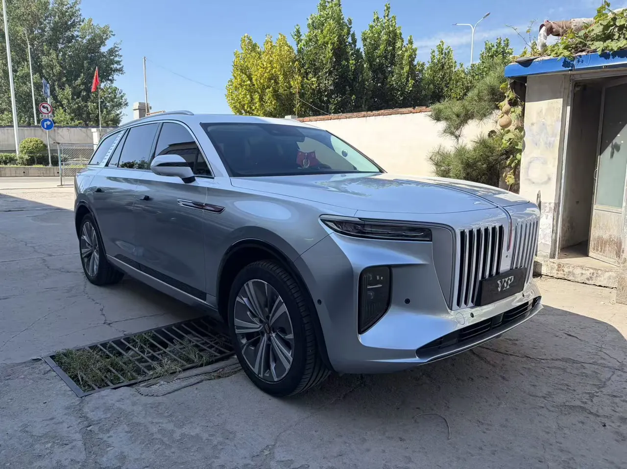 HongQi 2021 E-HS9 Flag Enjoy 6-seat Automatic Gear 2