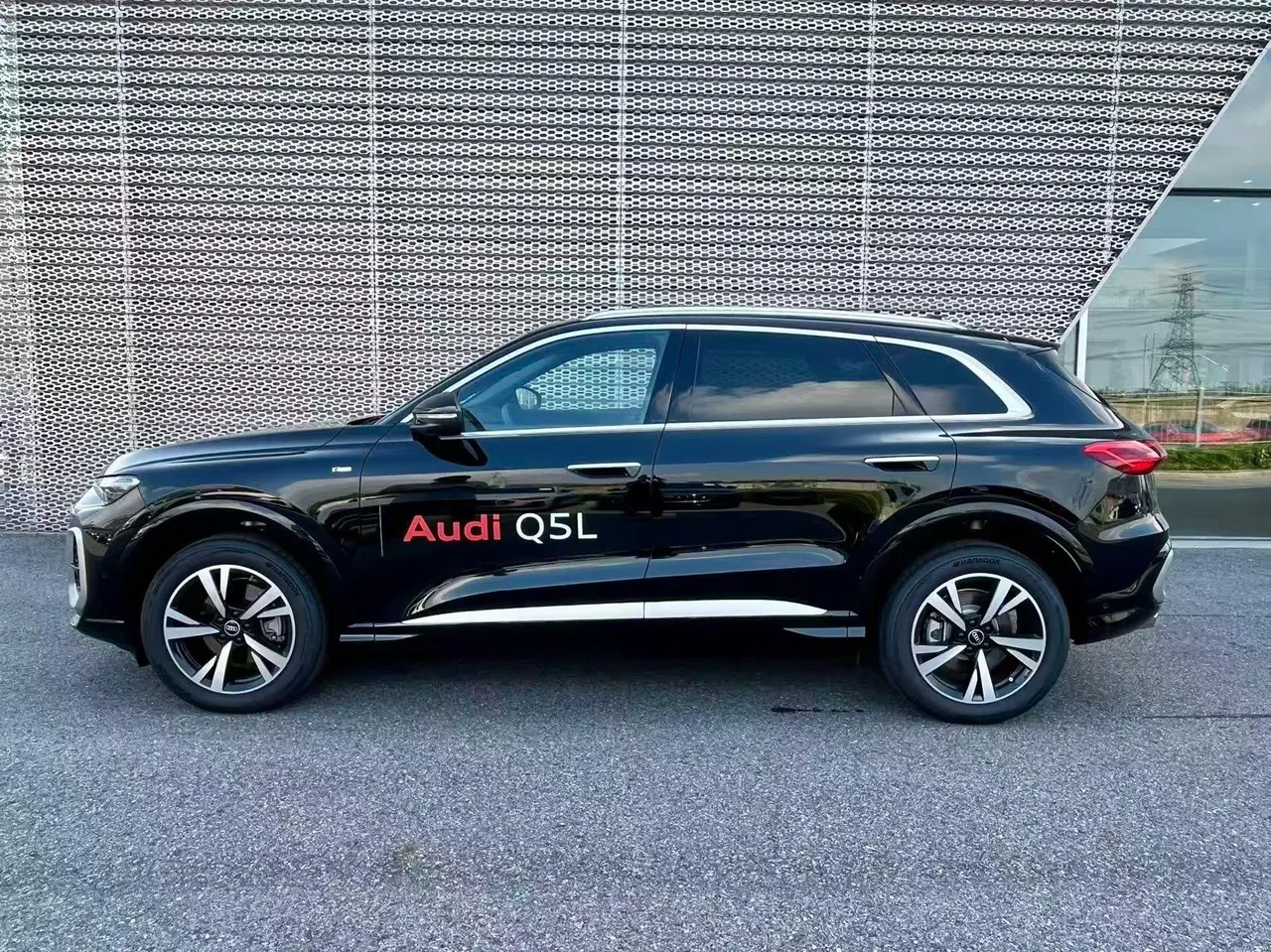 Audi 2026 Q5L 2.0T Smart Hybrid Luxury Automatic Gear 3