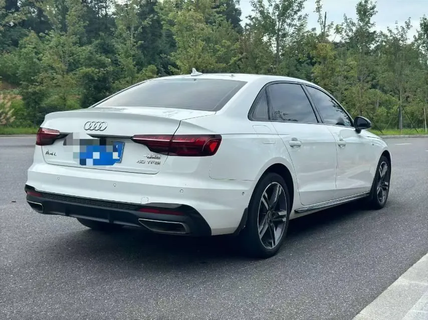 Audi 2022 A4L 2.0TFSI 40TFSI Deluxe Dynamic Automatic 3