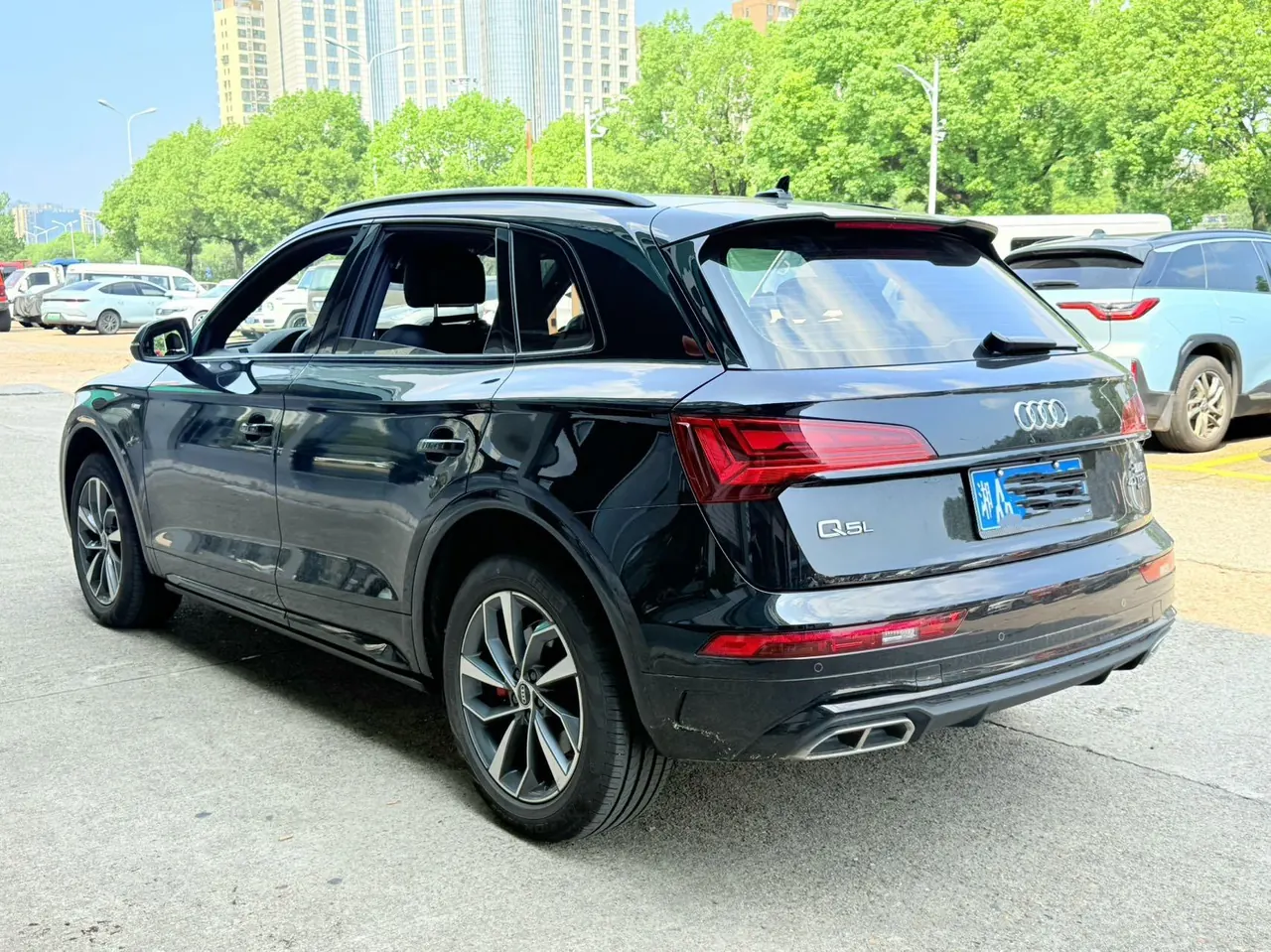 Audi 2025 Q5L 2.0TFSI 40TFSI 45th Anniversary Collection Edition Quattro Deluxe Dynamic Automatic 6