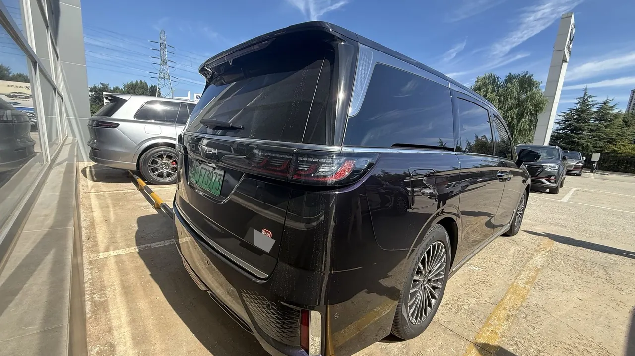 Voyah 2025 dreamers PHEV 1.5T four-wheel drive flagship dry Kun version automatic gear 3