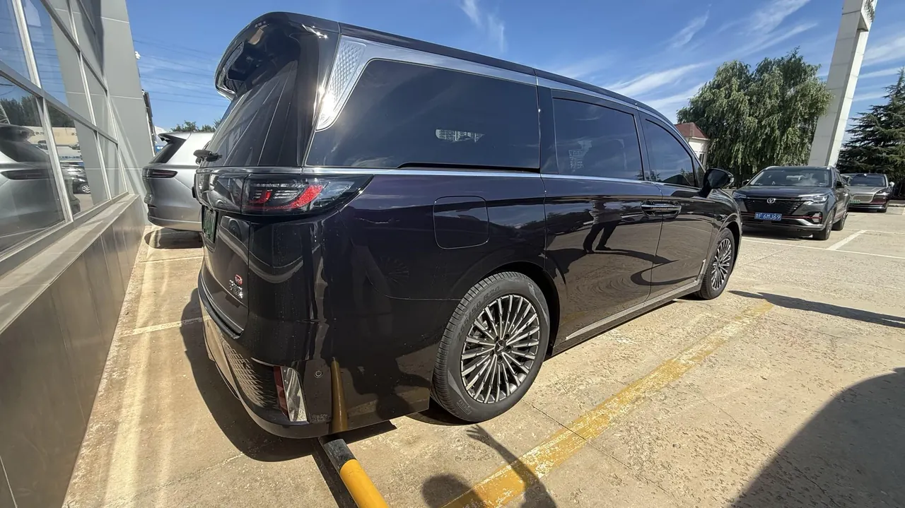 Voyah 2025 dreamers PHEV 1.5T four-wheel drive flagship dry Kun version automatic gear 4
