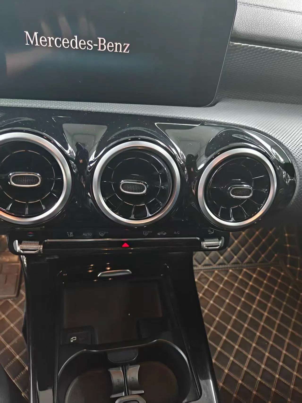 Mercedes Benz Class A 2022 A 200 L 1.3T Dynamic Automatic 4