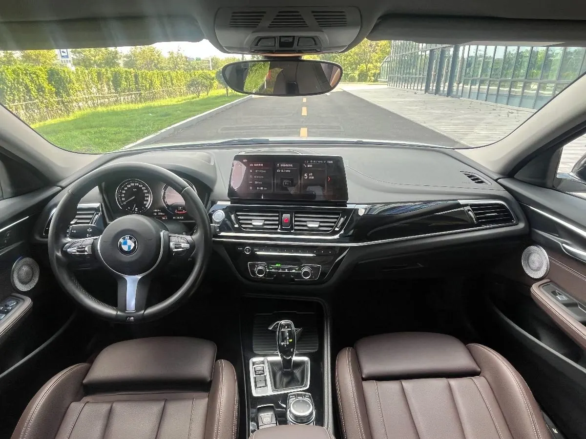 BMW 1 Series 2022 125i 2.0T M Sports Obsidian Night Edition Automatic Gear 9