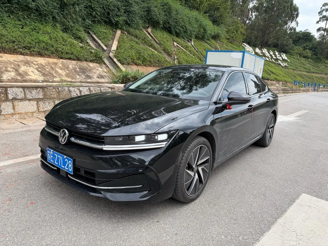 Volkswagen 2024 Magotan 2.0TSI 380TSI Extreme Edition Automatic - View 1
