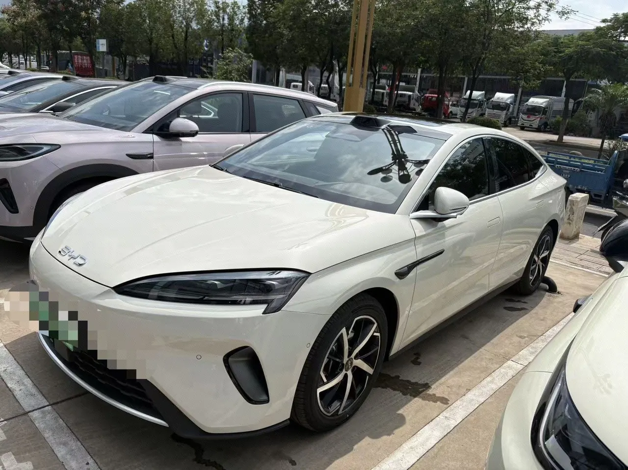BYD 2026 Seal 07 DM-i 1.5T CVT 230km Flagship Automatic - View 1