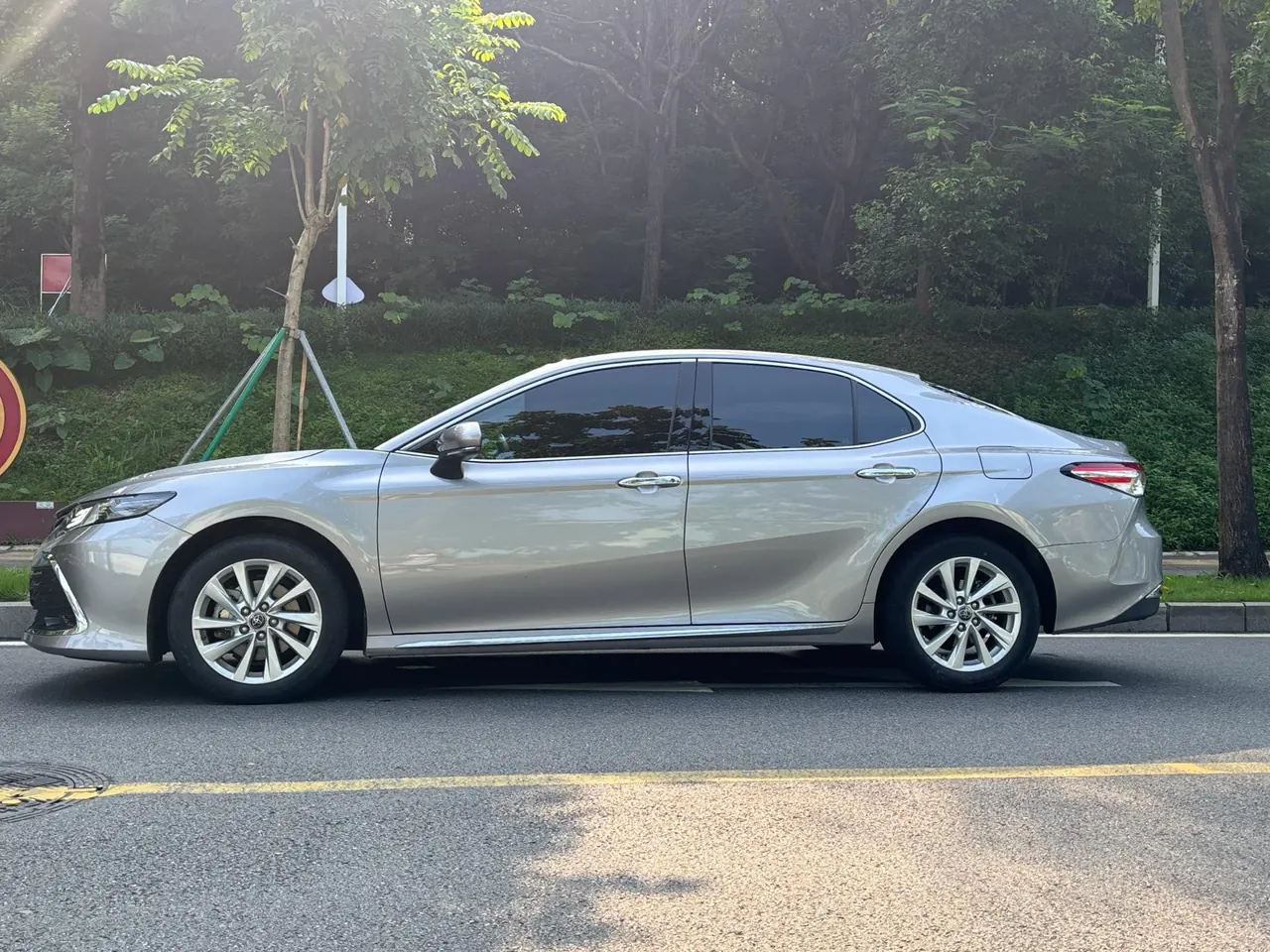 Toyota 2023 Camry 2.0G Stepless Deluxe Edition Automatic Gear 3