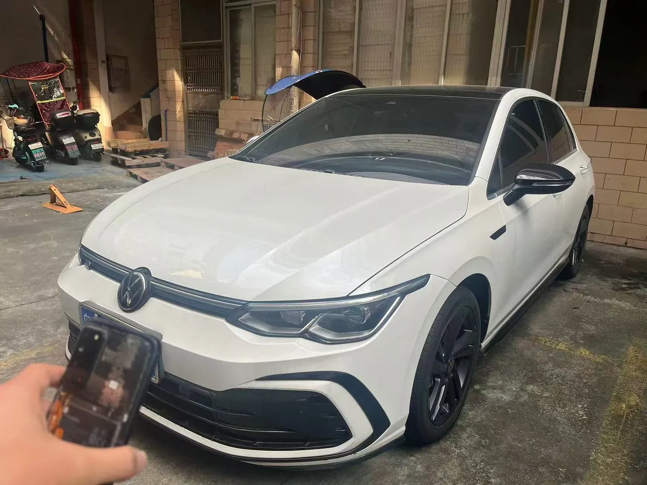 Volkswagen 2023 Golf 8 R-Line 1.4TSI 280TSI Automatic - View 1