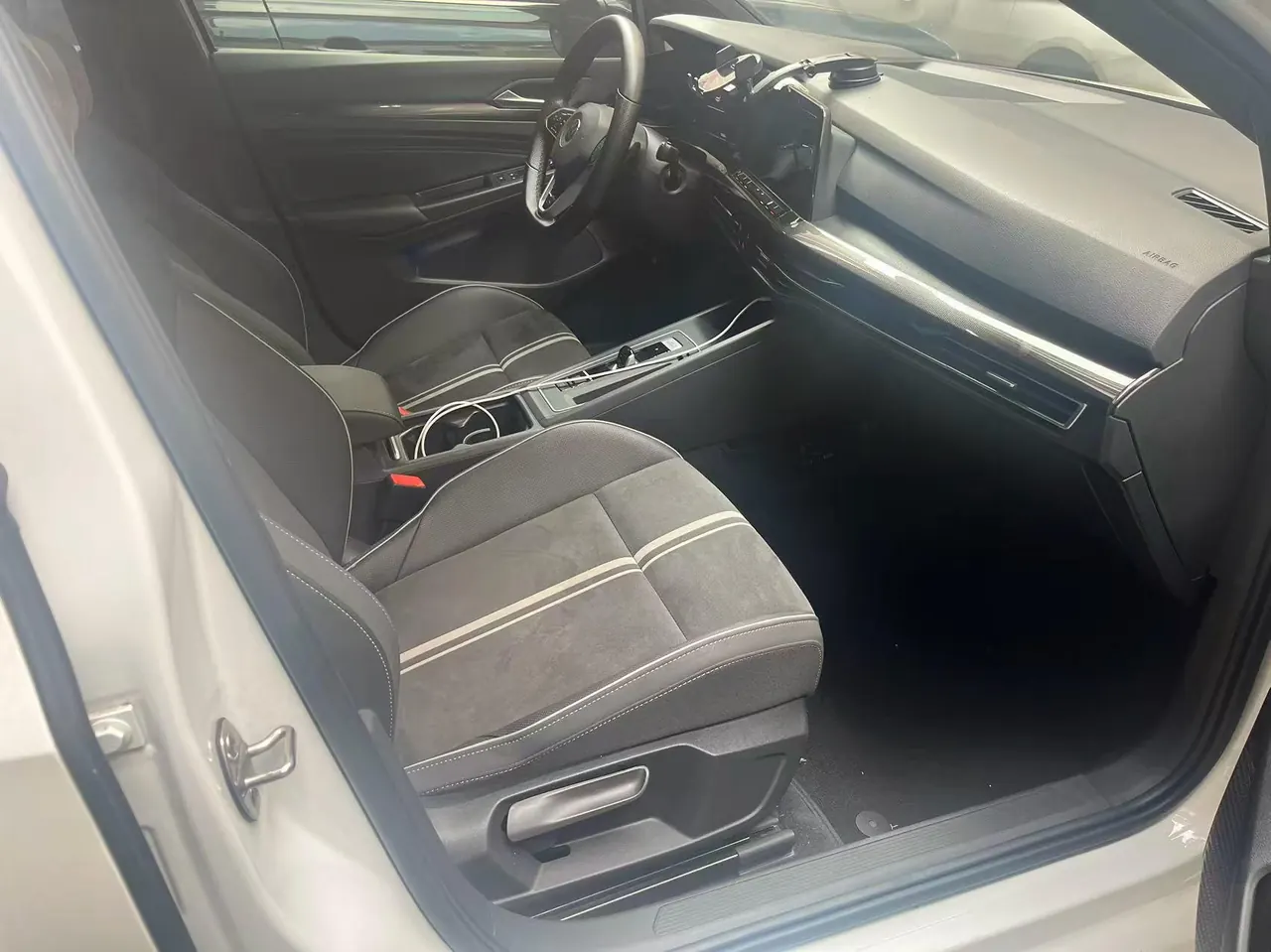 Volkswagen 2023 Golf 8 R-Line 1.4TSI 280TSI Automatic 3