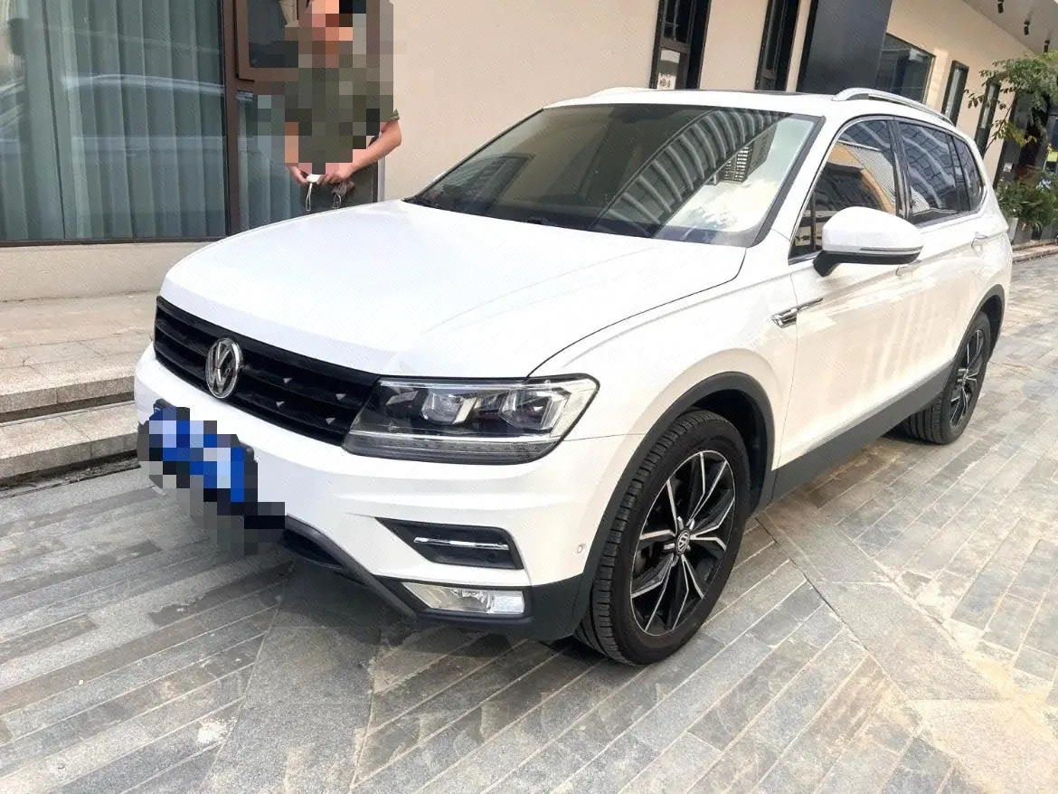 Volkswagen 2020 Tiguan L 2.0TSI 330TSI Two-Drive Smart Deluxe Automatic Gear - View 1
