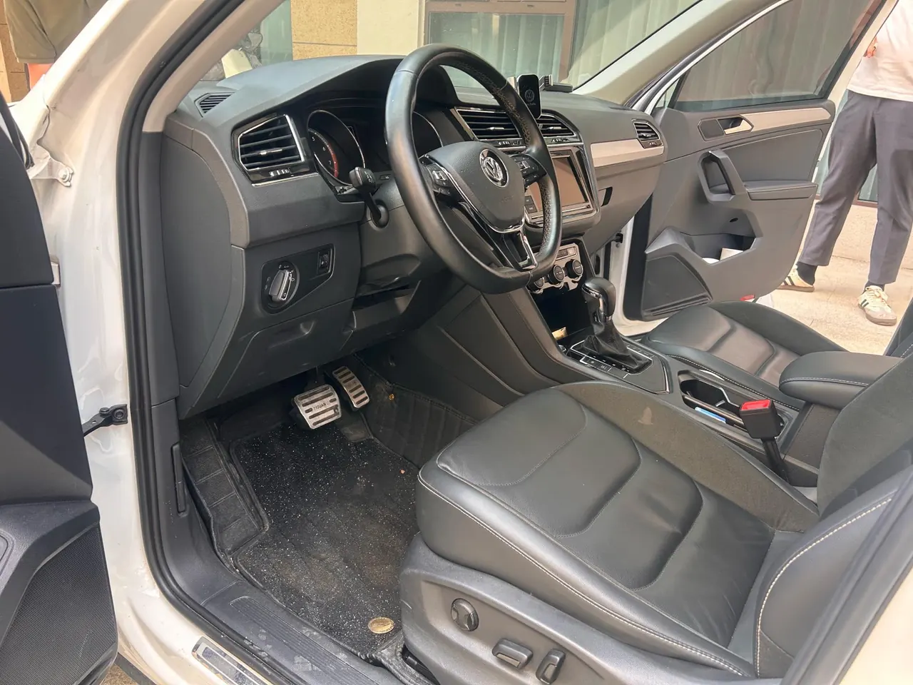 Volkswagen 2020 Tiguan L 2.0TSI 330TSI Two-Drive Smart Deluxe Automatic Gear 4