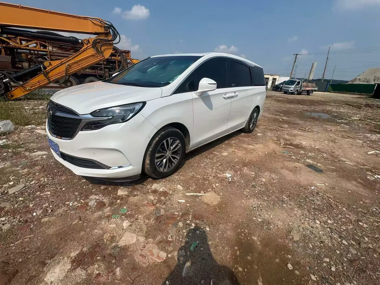 Buick 2020 GL8 ES Lu Zun 2.0T 653T Exclusive Automatic Gear - View 1