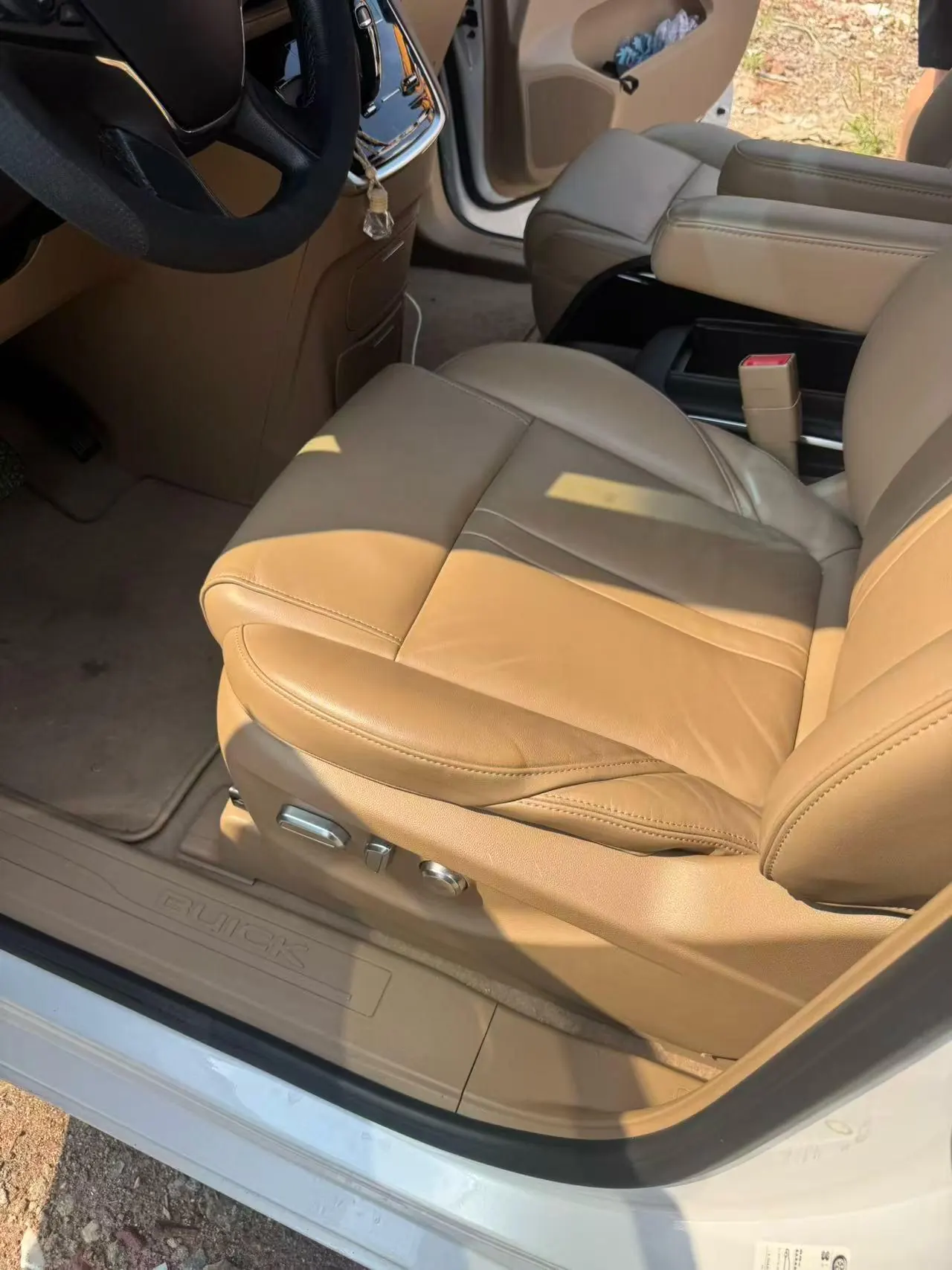 Buick 2020 GL8 ES Lu Zun 2.0T 653T Exclusive Automatic Gear 2