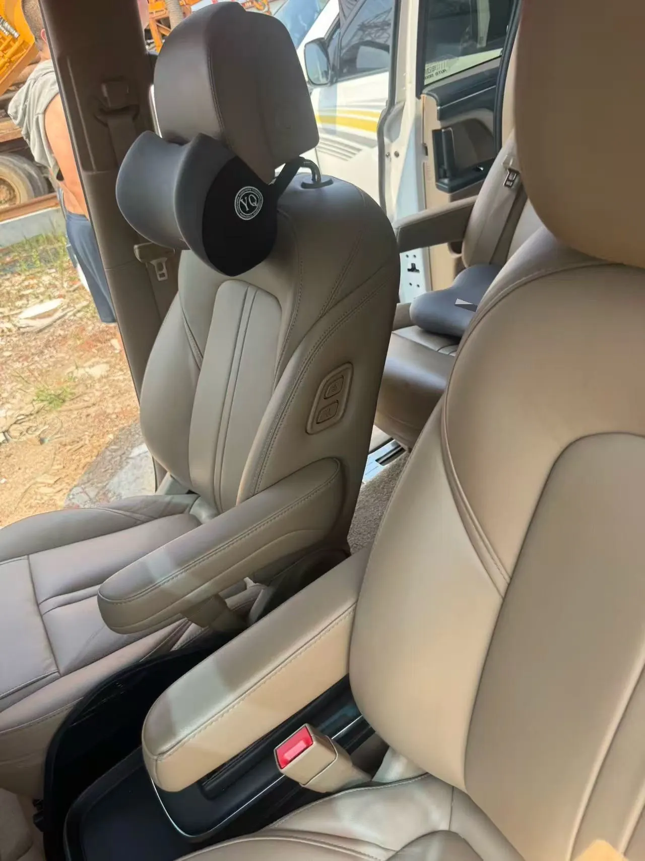 Buick 2020 GL8 ES Lu Zun 2.0T 653T Exclusive Automatic Gear 3