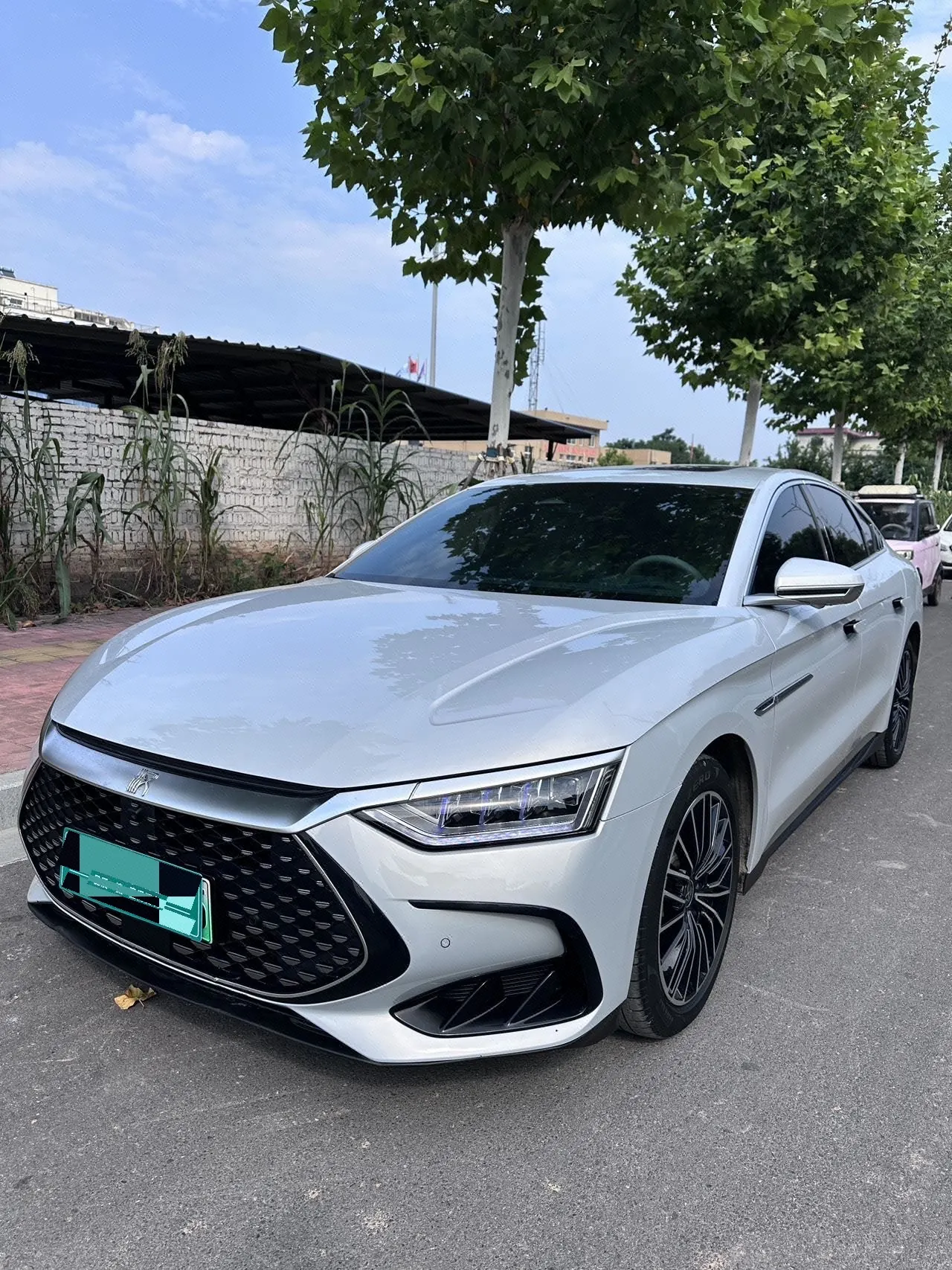 BYD 2024 Chinese DM-i 1.5T stepless glory version 121KM elite automatic gear - View 1