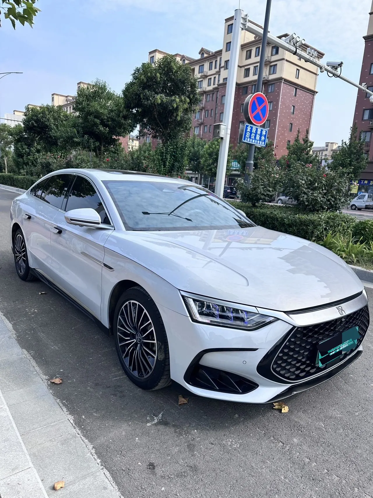 BYD 2024 Chinese DM-i 1.5T stepless glory version 121KM elite automatic gear 2