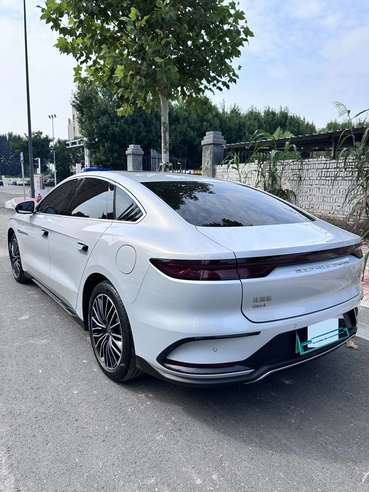 BYD 2024 Chinese DM-i 1.5T stepless glory version 121KM elite automatic gear 3