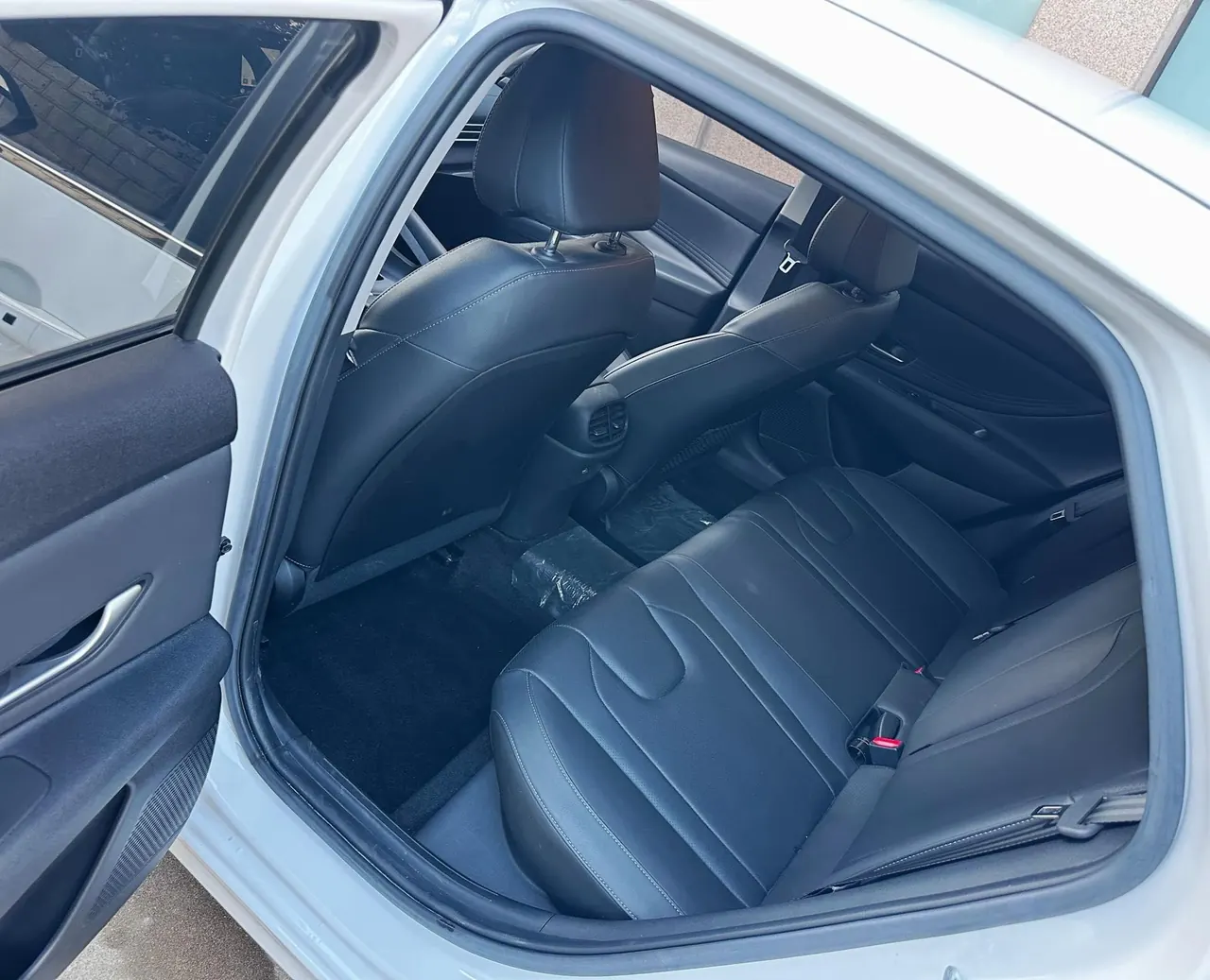 Hyundai 2022 Elantra -3-compartment 1.5 stepless LUX premium automatic gear 5