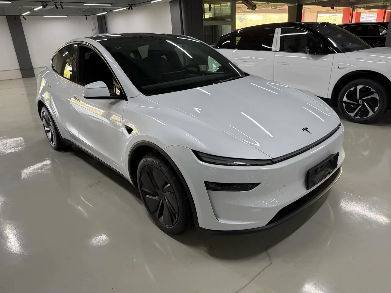 Tesla 2025 Model Y L Long Endurance All-Wheel Drive Automatic Transmission 2